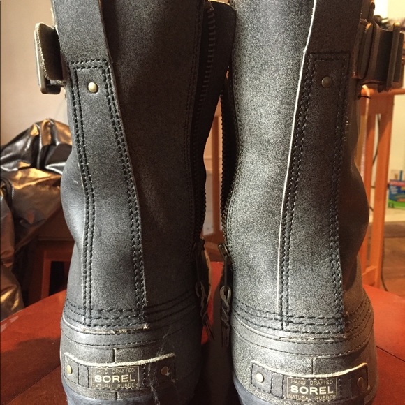 Shearling Sorel snow boots. - Picture 2 of 4